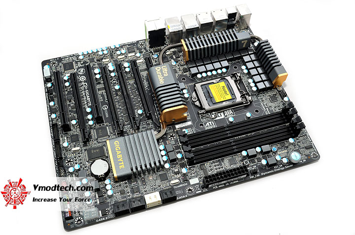 dsc 0124 GIGABYTE P67A UD7 Motherboard Review