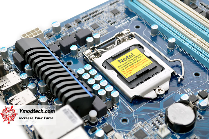 dsc 0008 GIGABYTE P67A UD3 Motherboard Review