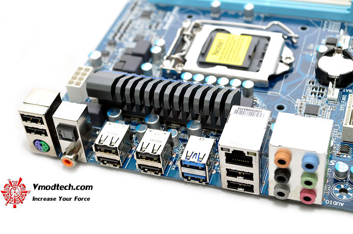 dsc 0015 GIGABYTE P67A UD3 Motherboard Review