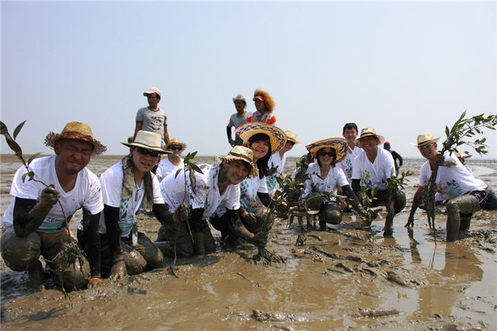 planting โซนี่ไทยขานรับนโยบายรักษ์สิ่งแวดล้อม Road to Zero ชวนพนักงานร่วมใจฟื้นฟูอนุรักษ์ป่าชายเลน