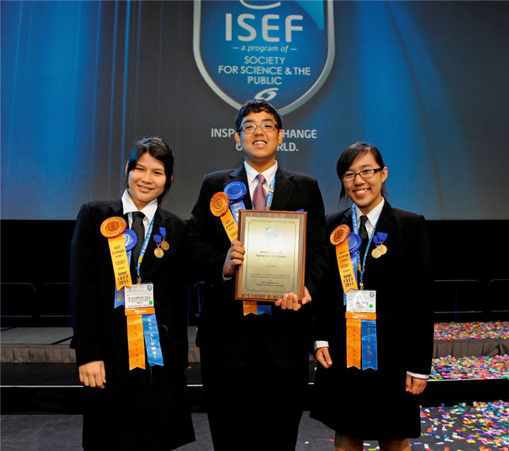 intel isef thai team with award suratthani team นักวิทยาศาสตร์ไทยรุ่นเยาว์คว้ารางวัลใหญ่ระดับโลกจากการประกวดอินเทล ไอเซฟ 2011