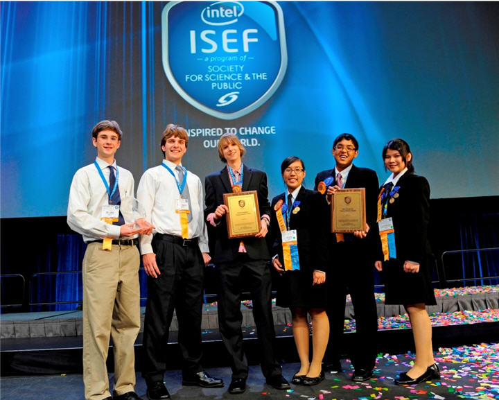 top 3 winners intel isef 2011 with thai team from surat on right 2 นักวิทยาศาสตร์ไทยรุ่นเยาว์คว้ารางวัลใหญ่ระดับโลกจากการประกวดอินเทล ไอเซฟ 2011