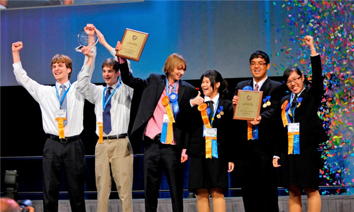 top 3 winners intel isef 2011 with thai team on right 1 นักวิทยาศาสตร์ไทยรุ่นเยาว์คว้ารางวัลใหญ่ระดับโลกจากการประกวดอินเทล ไอเซฟ 2011