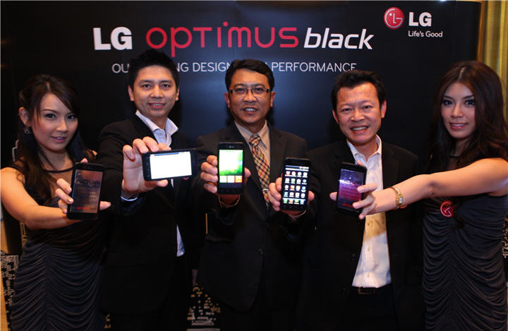 lg optimus black press launch 1 แอลจี เผยโฉม LG Optimus Black ครั้งแรกของสมาร์ทโฟน กับสุดยอดนวัตกรรมหน้าจอ NOVA ที่สว่างที่สุดในโลก และเบาที่สุดของวงการ