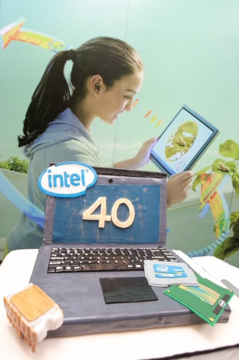 intel 2 479x720 สรุปเทคโนโลยีและผลิตภัณฑ์ของอินเทลในปี 2554