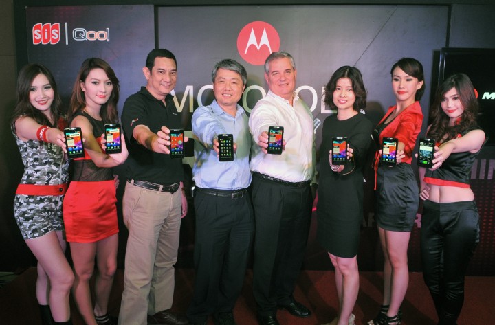 12 720x473 โมโตโรล่า โมบิลิตี้ เผยโฉม Motorola RAZR ในประเทศไทย สุดยอดนวัตกรรม รูปลักษณ์สวยล้ำ ดีไซน์บางเฉียบ