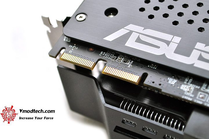 dsc 0300 ASUS Radeon HD 7970 DirectCU II TOP 3GB DDR5 Review