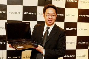 3 300x200 GIGABYTE เปิดตัว Ultrabook สุดบางเบาและโน๊ตบุ๊คสำหรับการเล่นเกมอันทรงพลัง นิยามใหม่ที่จะเปลี่ยนโลกแห่งการเล่นเกมบนโน๊ตบุ๊ค