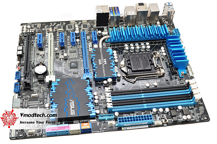 dsc 0400 ASUS P8Z77 V DELUXE Motherboard Review