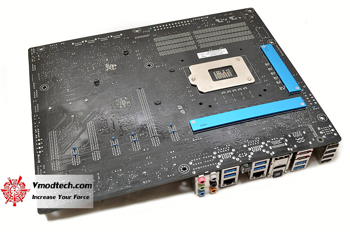 dsc 0401 ASUS P8Z77 V DELUXE Motherboard Review