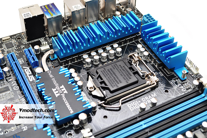 dsc 0403 ASUS P8Z77 V DELUXE Motherboard Review