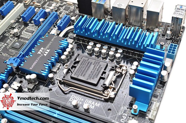 dsc 0408 ASUS P8Z77 V DELUXE Motherboard Review