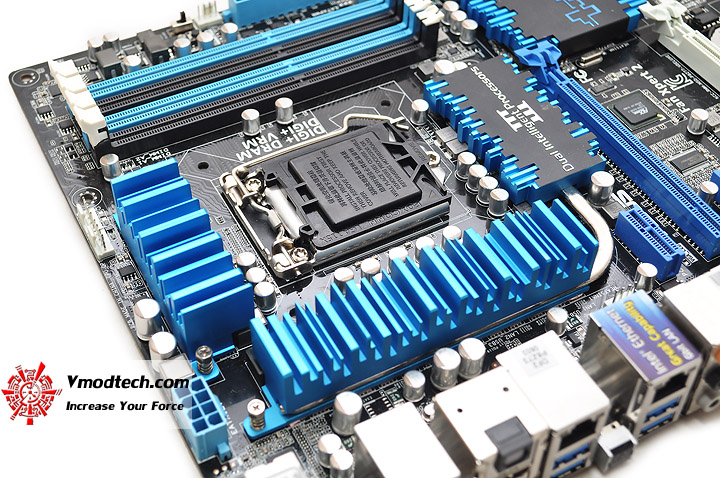 dsc 0410 ASUS P8Z77 V DELUXE Motherboard Review