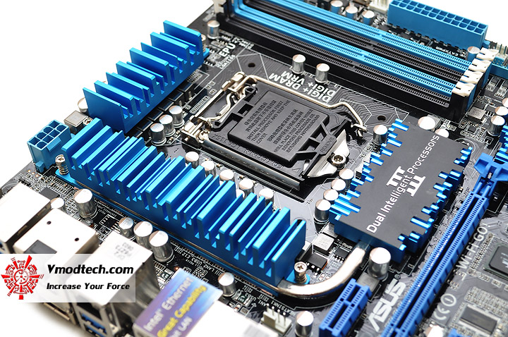 dsc 0411 ASUS P8Z77 V DELUXE Motherboard Review