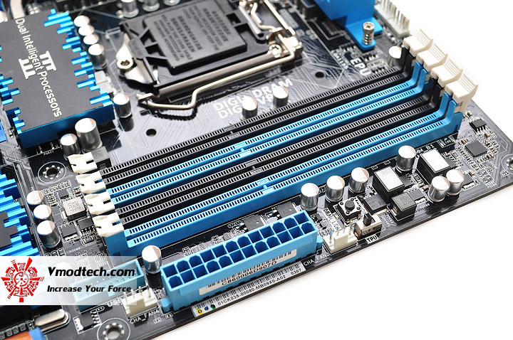 dsc 0412 ASUS P8Z77 V DELUXE Motherboard Review