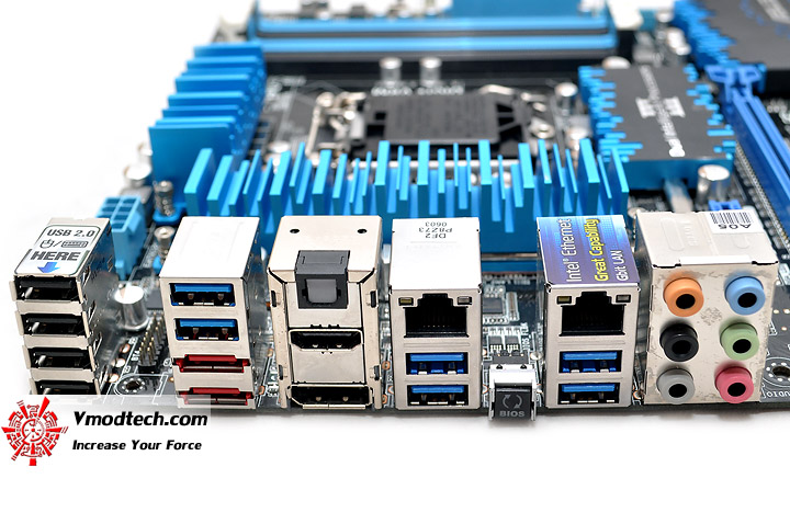 dsc 0428 ASUS P8Z77 V DELUXE Motherboard Review