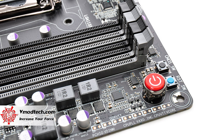 dsc 0012 GIGABYTE GA Z77X UP5 TH Motherboard Review