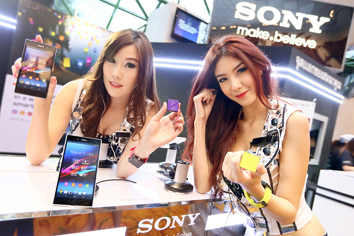 โซนี่ ส่งท้ายปีขนทัพสมาร์ทโฟนกว่า 10 รุ่นร่วมงาน TME 2013  พร้อมวางจำหน่าย Xperia™ Z1 และ  Smart Bluetooth™ Handset (SBH52) เป็นครั้งแรก  ตั้งแต่วันที่ 3-6 ตุลาคมนี้ ณ ศูนย์การประชุมแห่งชาติสิริกิติ์