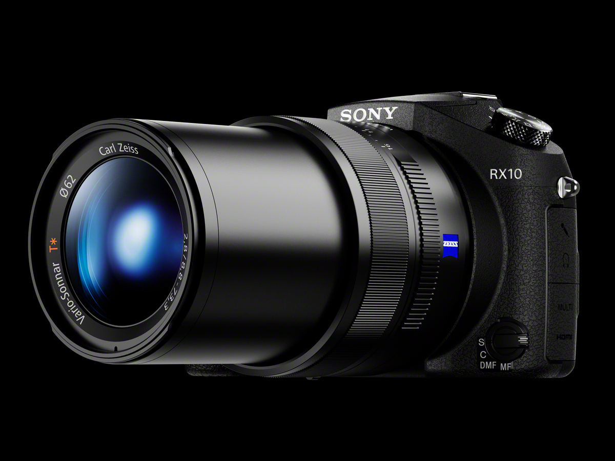 cyber shot rx10 โซนี่ไทยยกระดับประสบการณ์การถ่ายภาพอีกครั้ง  ด้วยกล้องมิเรอร์เลส a7 ซีรี่ส์ พร้อมไซเบอร์ช็อต RX10  a7R กล้องเปลี่ยนเลนส์ได้แบบฟูลเฟรม 35 ม.ม. ที่มีขนาดเล็กและเบาที่สุดในโลก  และกล้อง Cyber shot™ RX10 ในสไตล์กล้อง D SLR  สะดวกกับการถ่ายภาพทั้งมุมกว้าง และระยะไกลโดยไม่ต้องเปลี่ยนเลนส์