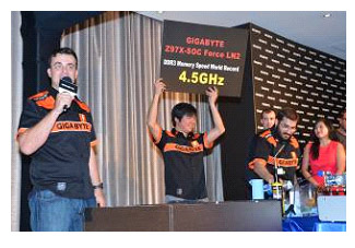 05 GIGABYTE Z97X SOC FORCE LN2 ประกาศความยิ่งใหญ่ในกิจกรรมโอเวอร์คล็อก ณ งาน Computex 2014  พร้อมทะลายทุกสถิติด้วยหน่วยความจำ DR3 Memory ที่เร็วถึง 4.56GHz (สถิติเดิมคือความเร็ว 4.4GHz)