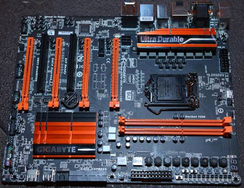 021 GIGABYTE Z97X SOC FORCE LN2 ประกาศความยิ่งใหญ่ในกิจกรรมโอเวอร์คล็อก ณ งาน Computex 2014  พร้อมทะลายทุกสถิติด้วยหน่วยความจำ DR3 Memory ที่เร็วถึง 4.56GHz (สถิติเดิมคือความเร็ว 4.4GHz)