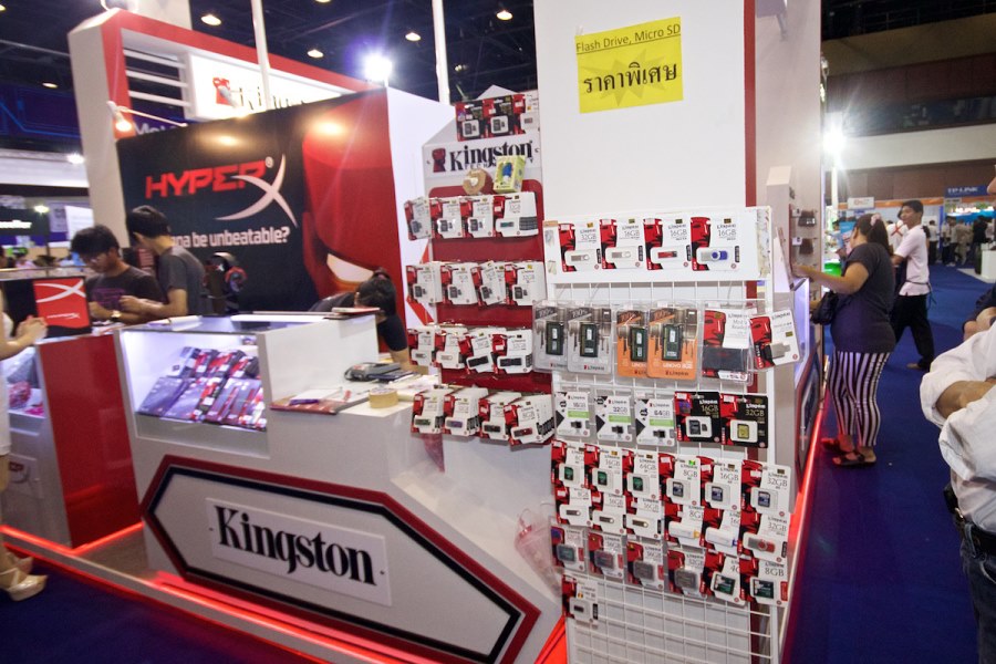 kingston booth commart thailand 2015 summer sale 005 Kingston ยกขบวนสินค้า โปรโมชั่นจัดหนัก เปิดให้สัมผัสประสบการณ์เทคโนโลยีใหม่ล่าสุด ในงาน Commart Thailand 2015