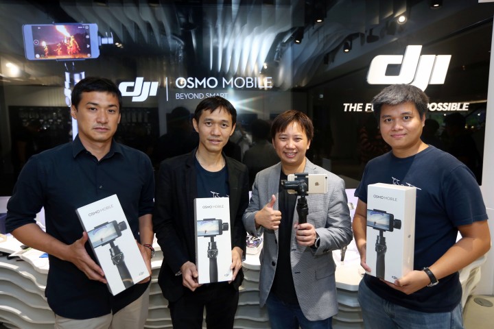 bbbb4744 720x480 เปิดตัว DJI Osmo Mobile เจาะกลุ่มผู้ใช้มือถือ รับเฟซบุ๊คไลฟ์โตก้าวกระโดด พร้อมฟังก์ชั่นติดตามวัตถุอัตโนมัติ – เพิ่มคุณภาพการถ่าย  ไลฟ์ลื่นไหล