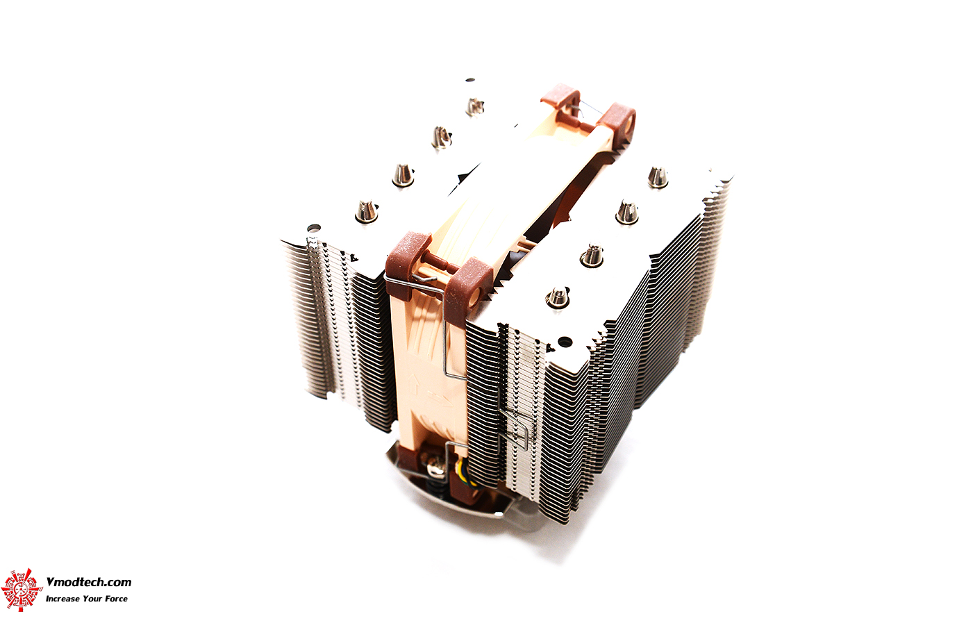 dsc 9826 NOCTUA NH D9L Dual Tower CPU Cooler Review