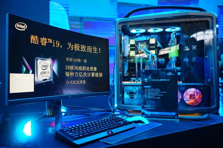 intel core i9 7980xe 1 740x493 อินเทลพร้อมเปิดตัวซีพียูตัวโหด Intel Core i9 7980XE กับสเปคสุดแรง 18 Cores 36 threads ในเดือนตุลาคม 2017 นี้ 