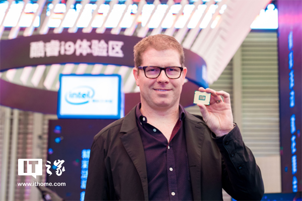 intel core i9 7980xe 5 อินเทลพร้อมเปิดตัวซีพียูตัวโหด Intel Core i9 7980XE กับสเปคสุดแรง 18 Cores 36 threads ในเดือนตุลาคม 2017 นี้ 