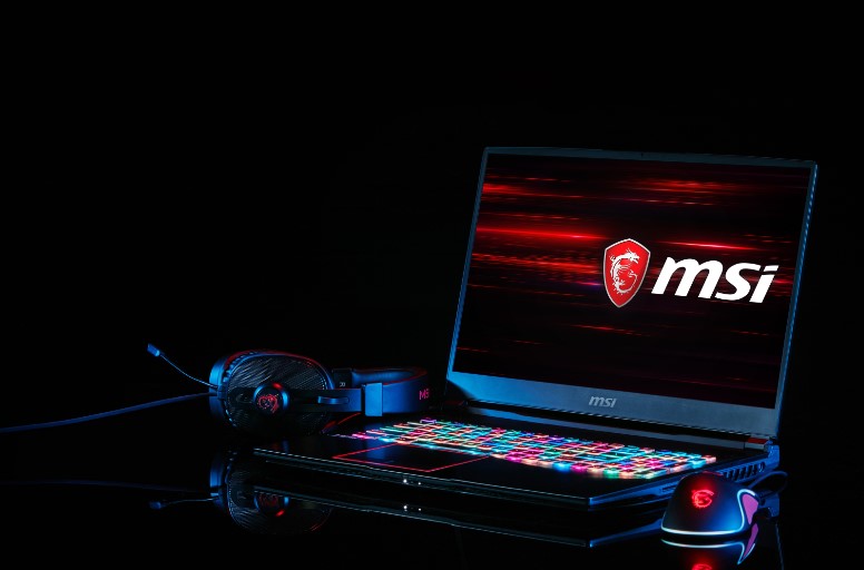 3 MSI เปิดตัว “GE75 Raider” Gaming Laptop รุ่นใหม่ที่มีหน้าจอขนาดใหญ่ถึง 17 นิ้ว มาพร้อมขอบจอบางเฉียบแบบ Thin Bezel เพื่อเพิ่มมุมมองในการใช้งานให้กว้างขึ้น พร้อมกราฟิกการ์ด NVIDIA GeForce GTX 1070 