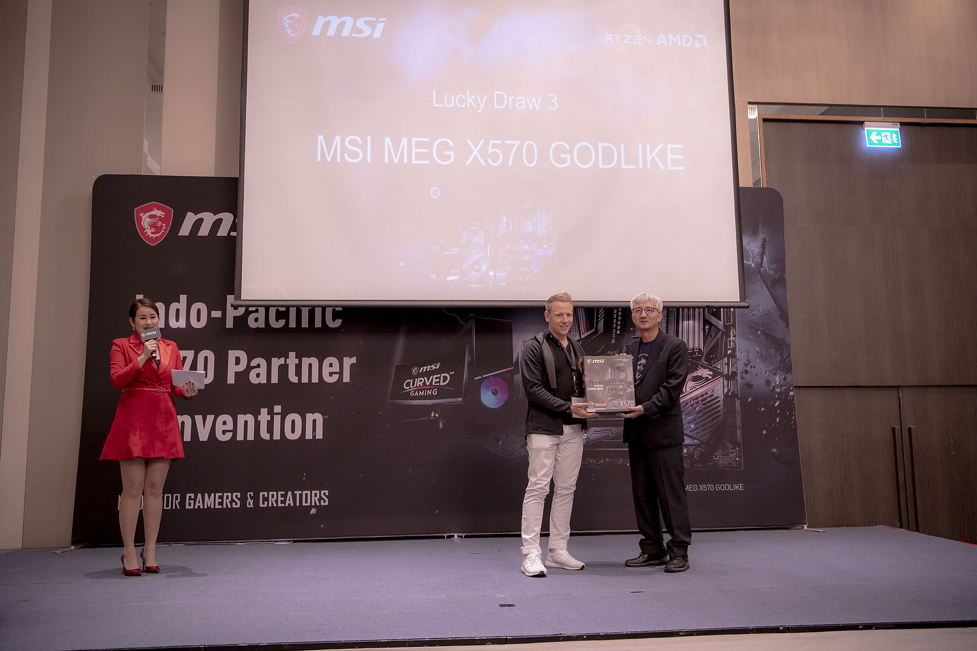 dsc 4970 บรรยากาศงาน MSI Indo Pacific X570 Partner Convention พบการเปิดตัวเมนบอร์ด X570 รุ่นใหม่ล่าสุดจากทาง MSI ต้อนรับการมาของซีพียู AMD RYZEN 3000ซีรี่ย์ 