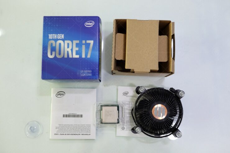 intel boxed cpu cooler 10th gen desktop comet lake processors 1 740x493 อินเทลมีฮีตซิงค์แถมให้!! เผยภาพฮีตซิงค์ซีพียู Intel 10th Gen รุ่นใหม่ล่าสุดที่ใช้งานกับซีพียูในรุ่น Non K และรุ่น T Series ที่เน้นดีไซน์สวยเข้มเน้นโทนสีดำสนิท