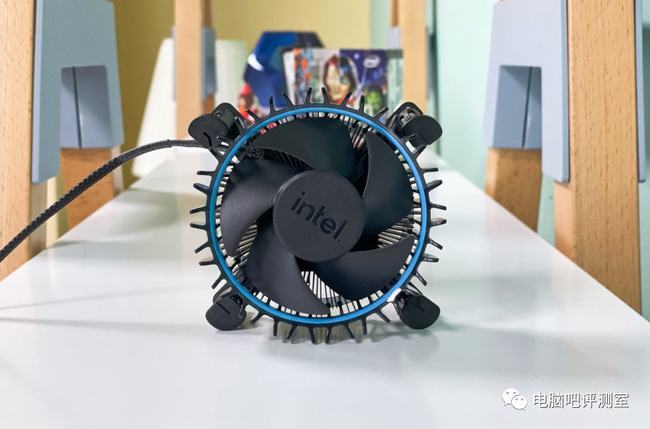 intel stock laminar rm1 cooler for alder lake s tested 1 หลุดผลทดสอบซีพียู Intel Core i5 12400 รุ่นใหม่ที่ทดสอบกับฮีตซิงค์ Laminar RM1 รุ่นใหม่ล่าสุดฟูลโหลดอุณหภูมิอยู่ที่ 73°C องศาฯ เท่านั้น 