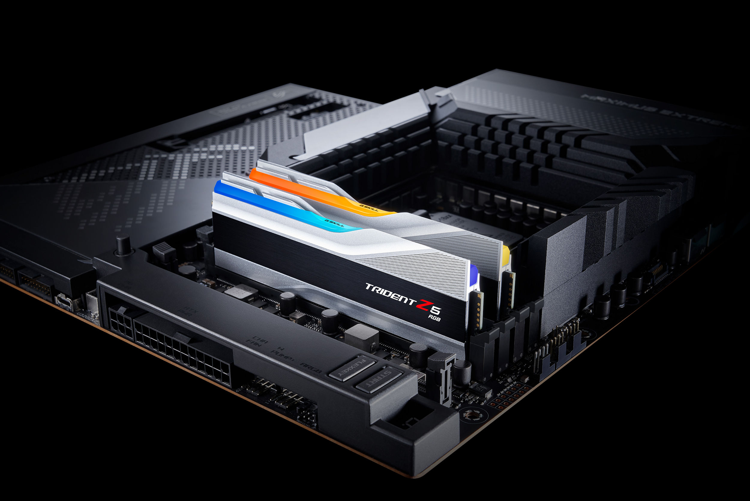 01 gskill trident z5 rgb silver ทุบสถิติโลก G.Skill Trident Z5 DDR5 ถูกโอเวอร์คล๊อกไปที่ความเร็ว 4778 MHz (9560 Mbps) !!!