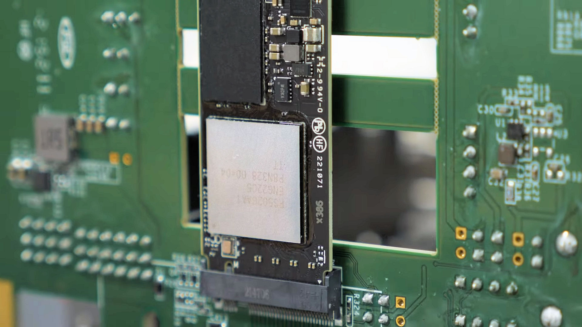 phison gen5 ssd demo 1 แรงสุดๆ!! Phison demos Gen5 SSD ทดสอบบนเมนบอร์ด AMD X670 ที่รองรับ PCIe 5.0 กับประสิทธิภาพการอ่านที่ 12.5GB/s และเขียนที่ 10GB/s 
