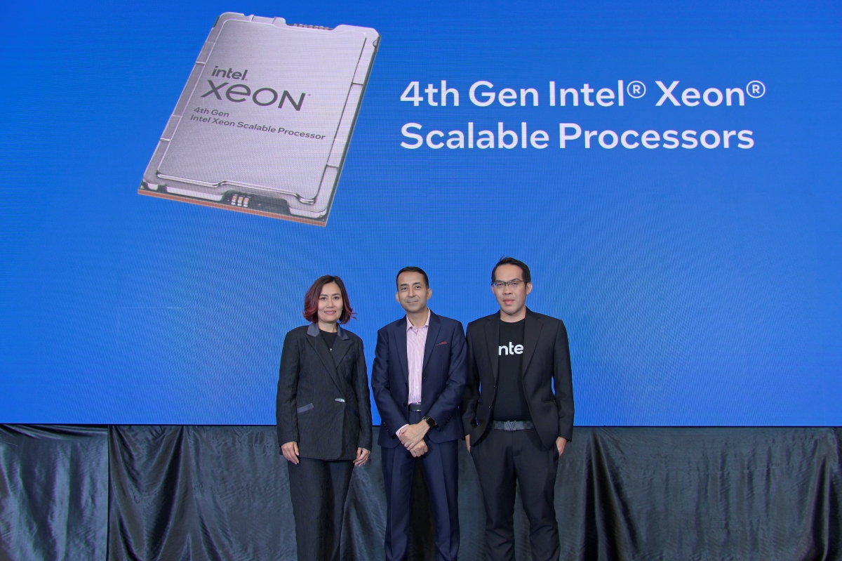 intel executive at the launch of 4th gen intel xeon scalable processor อินเทลโชว์ขุมพลัง โปรเซสเซอร์โมบายล์ Intel® Core™ เจนเนอเรชั่น 13 พร้อม Intel® Xeon® เจนเนอเรชั่น ตอบโจทย์ผู้ใช้และองค์กรธุรกิจในไทย