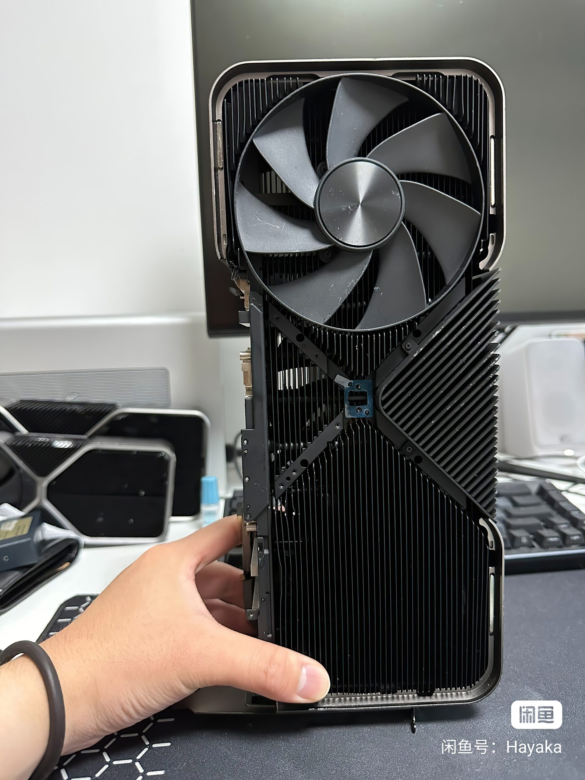 nvidia geforce rtx 4090 ti or titan ada graphics card pictures leak  4 gigapixel standard scale 2 00x scaled หลุดภาพการ์ดจอ NVIDIA GeForce RTX 4090 Ti มาพร้อมฮีตซิงค์ขนาดใหญ่กินพื้นมากถึง 4สล๊อต