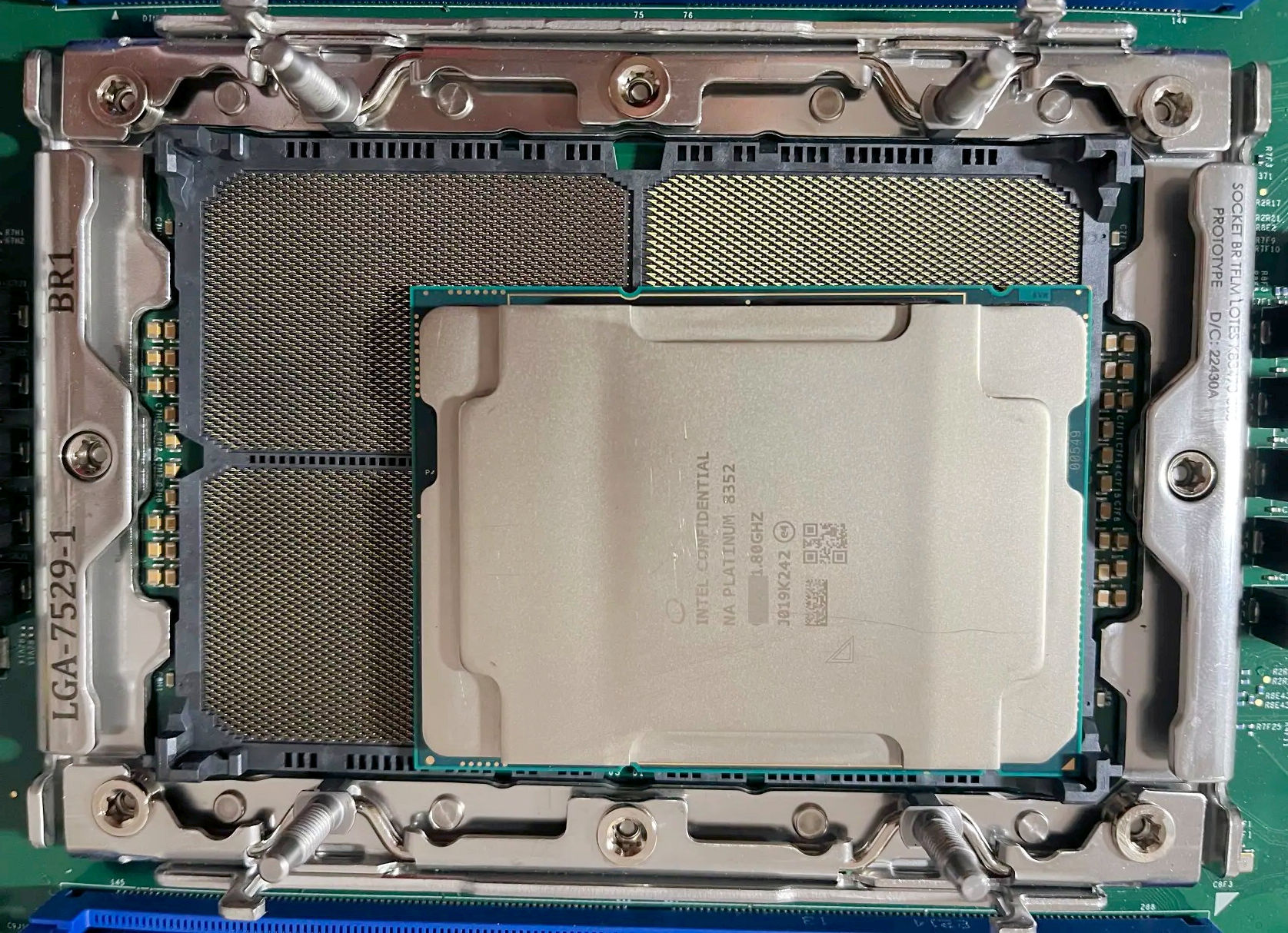 intel lga7529 หลุดภาพซีพียู Intel Granite Rapids AP server มาพร้อมซ๊อกเก็ตแบบ LGA7529 ใหม่ล่าสุดเน้นใช้งานในเซิฟเวอร์