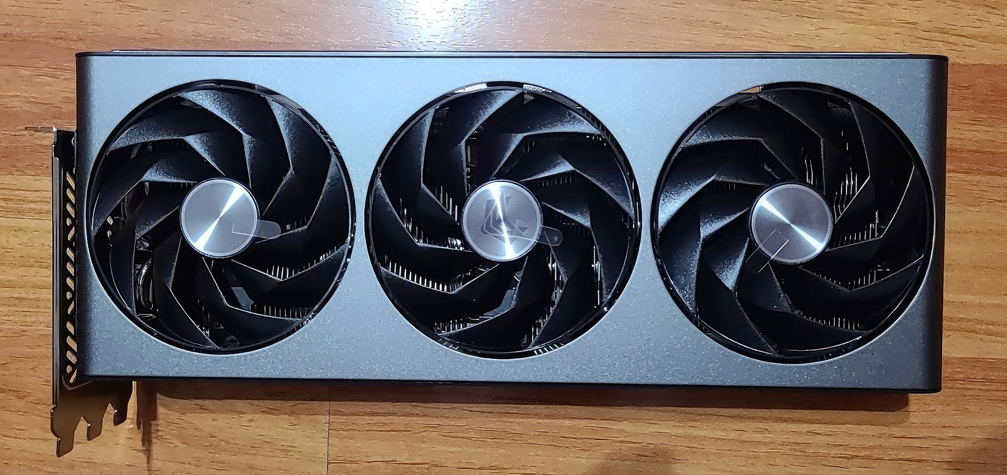 radeon 7900 gre nitro sapphire 1 หลุดภาพภาพการ์ดจอ Sapphire NITRO Radeon RX 7900 GRE รุ่นใหม่ล่าสุด