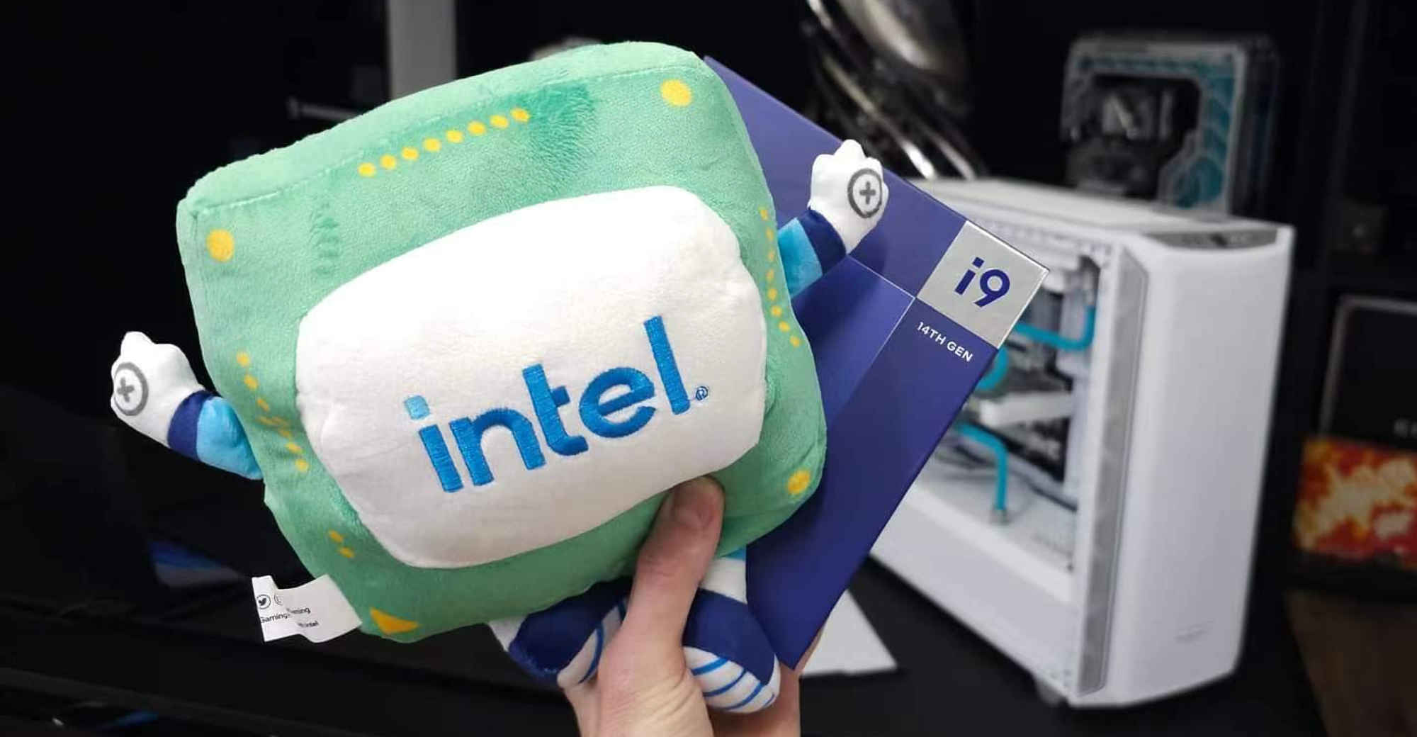 intel raptor lake box หลุดซีพียู Intel Core i9 14900K รุ่นที่ 14 รุ่นใหม่ของ Intel ได้จัดส่งให้กับนักรีวิวแล้ว