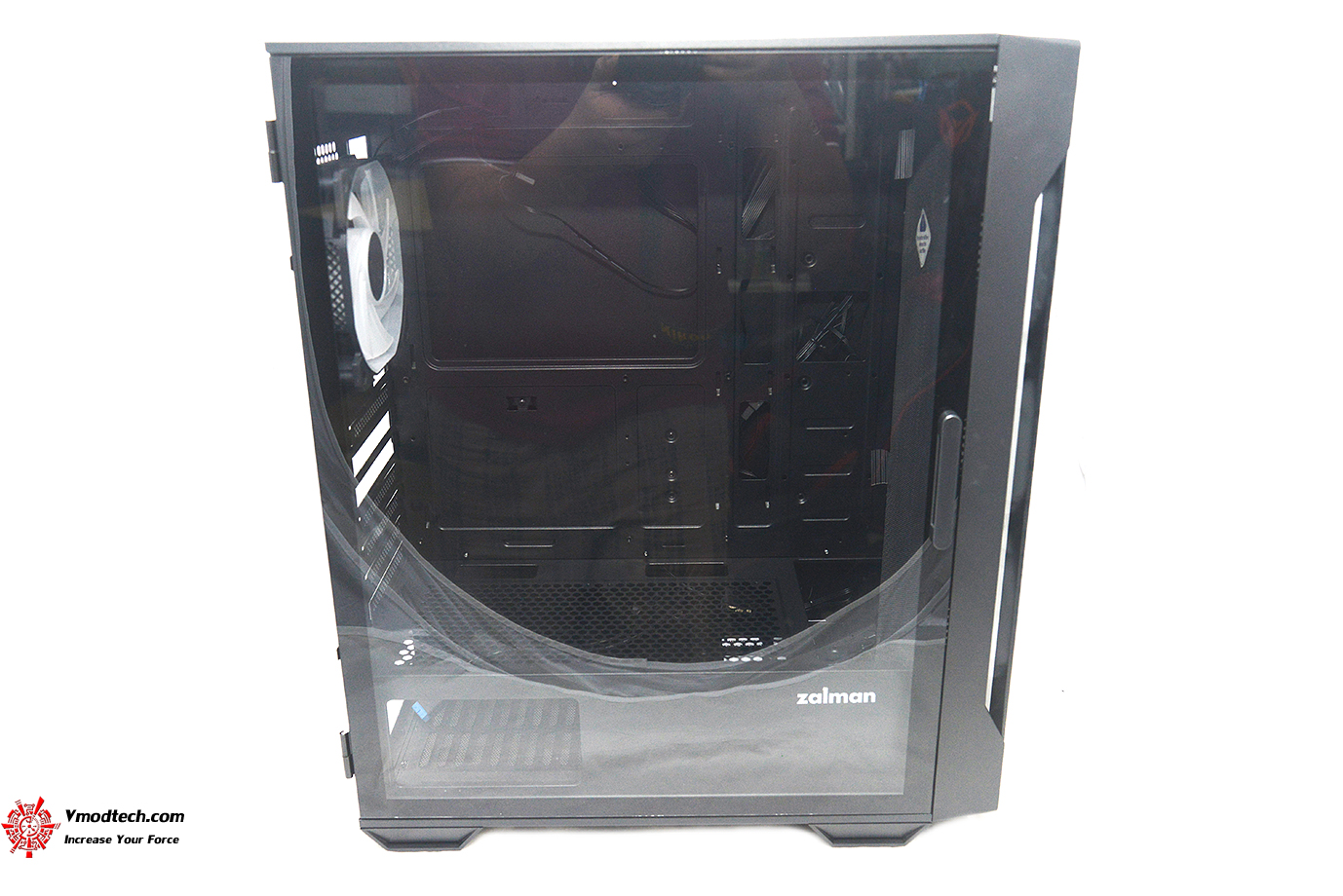 dsc 4330 ZALMAN i3 NEO TG Black RGB Case Review