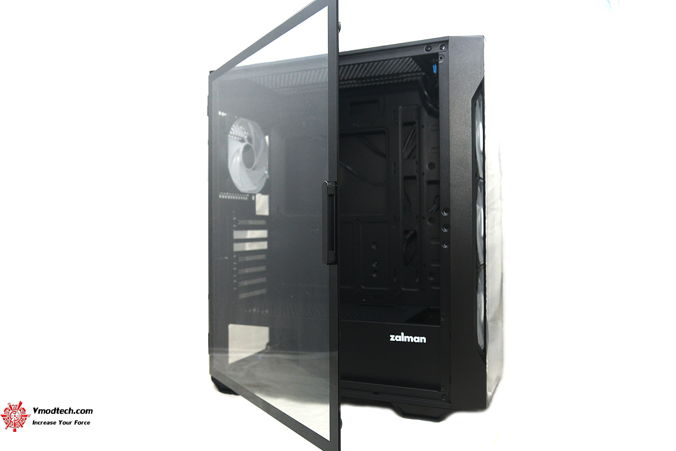 dsc 4340 ZALMAN i3 NEO TG Black RGB Case Review