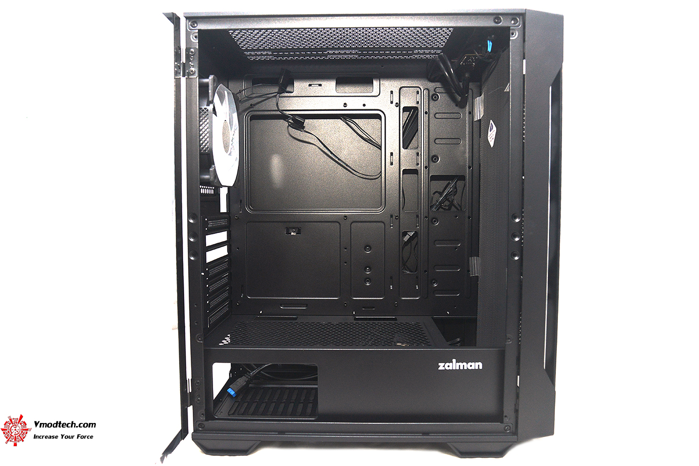 dsc 4343 ZALMAN i3 NEO TG Black RGB Case Review