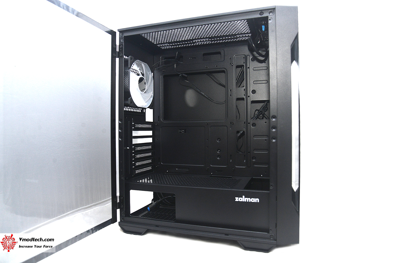 dsc 4348 ZALMAN i3 NEO TG Black RGB Case Review