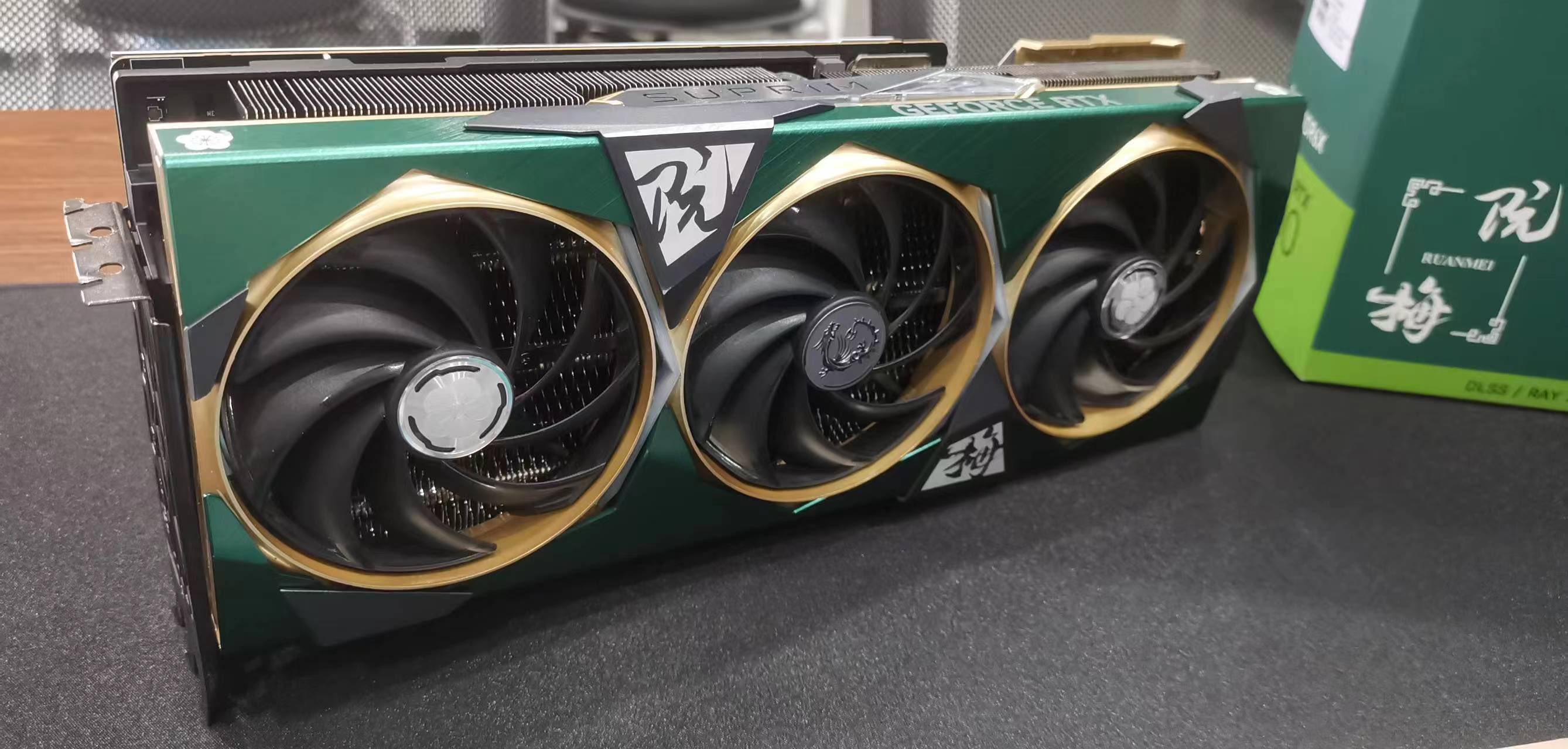 gfjm wfb0aaylla เผยภาพการ์ดจอ MSI GeForce RTX 4090 SUPRIM X Ruan Mei Edition 