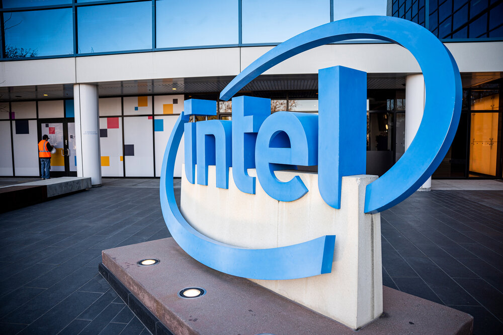 INTEL EARNS