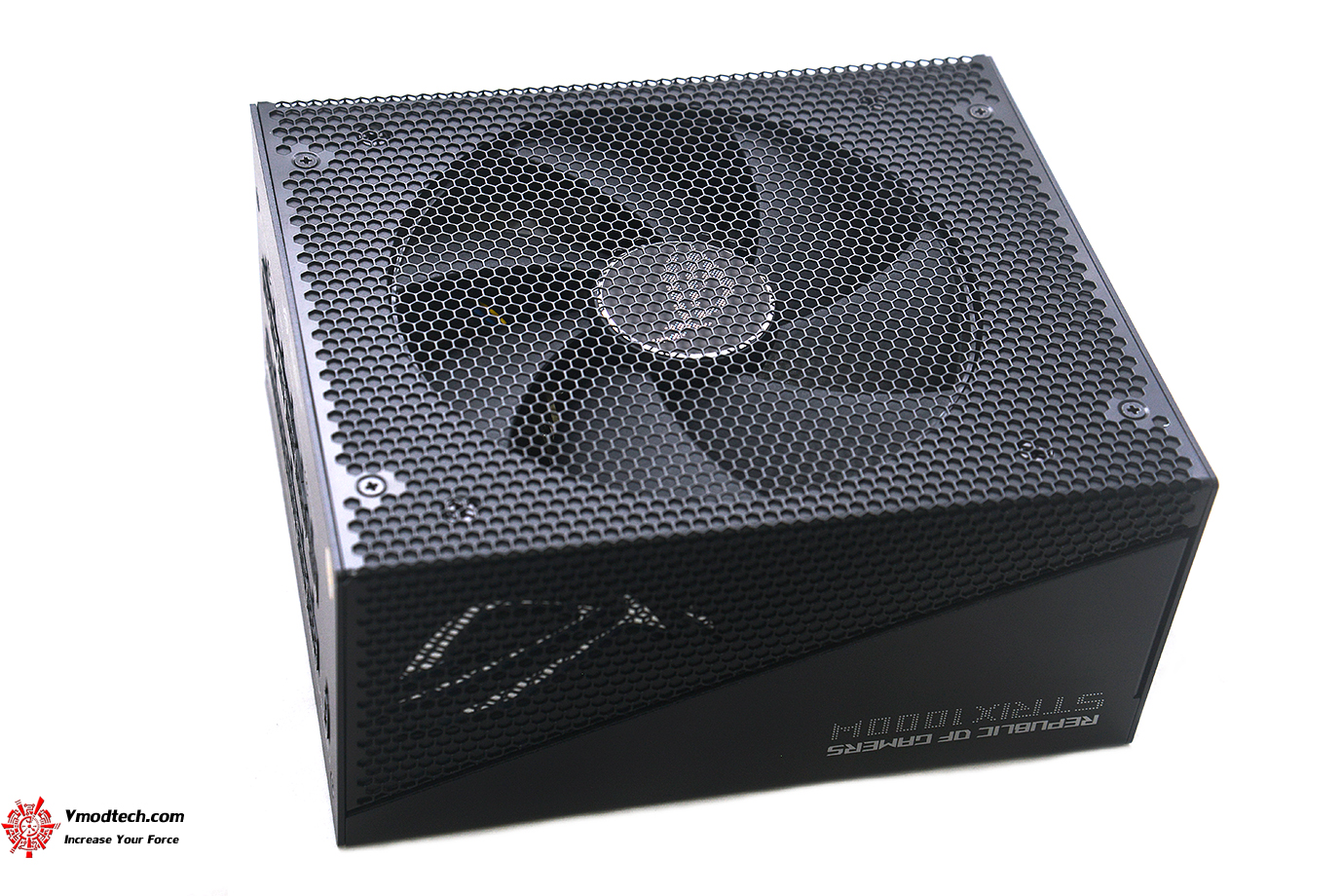 dsc 3636 ASUS ROG STRIX 1000W GOLD AURA EDITION REVIEW