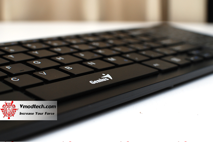 4 Review : Genius SlimStar T8020 Wireless Multi Touchpad keyboard