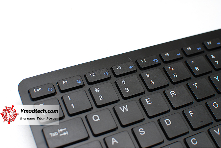 9 Review : Genius SlimStar T8020 Wireless Multi Touchpad keyboard